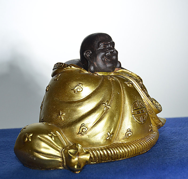 Lachender Buddha sitzend mit Geldsack Höhe 10 cm