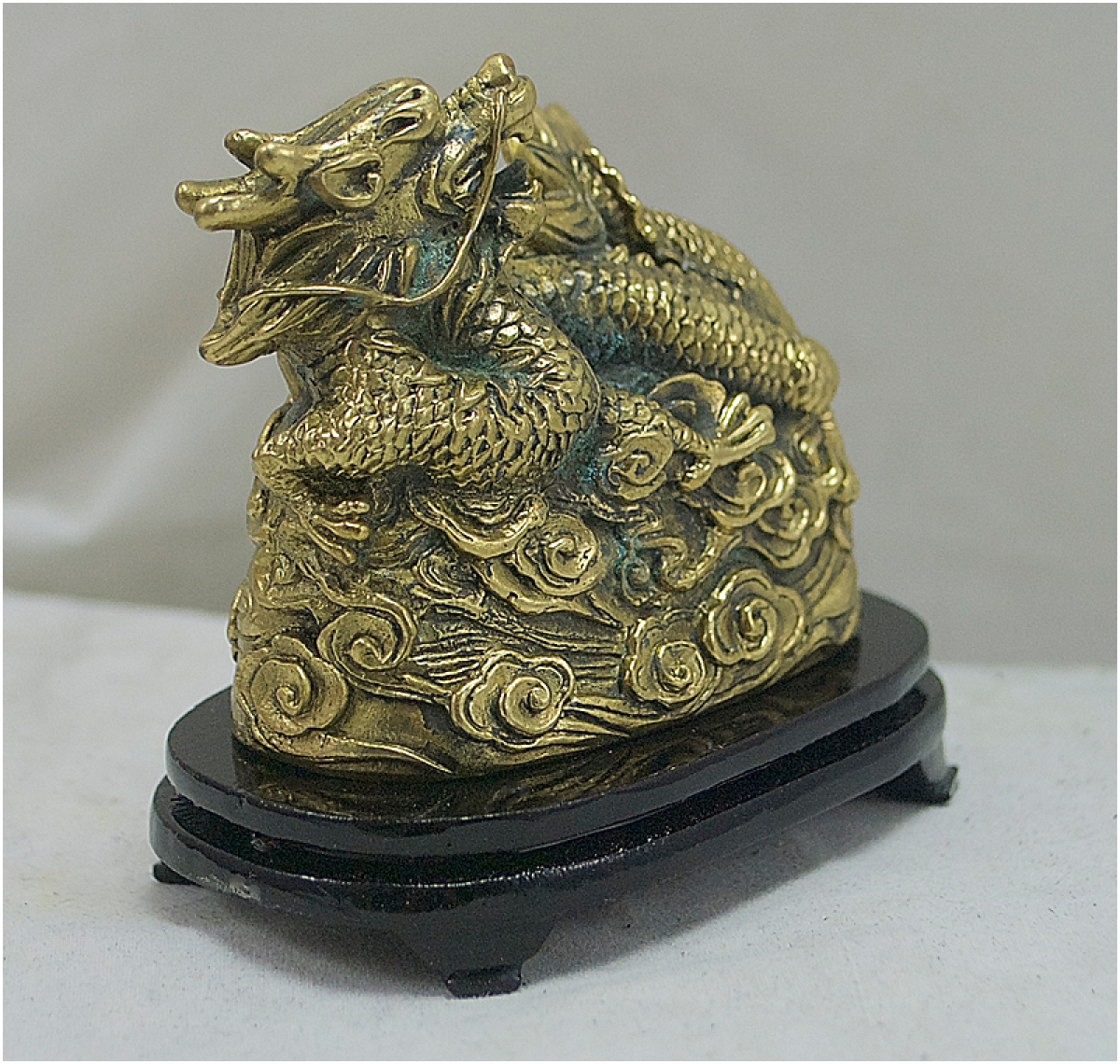 Bronze-Drache auf Holz-Sockel Höhe: 5 cm