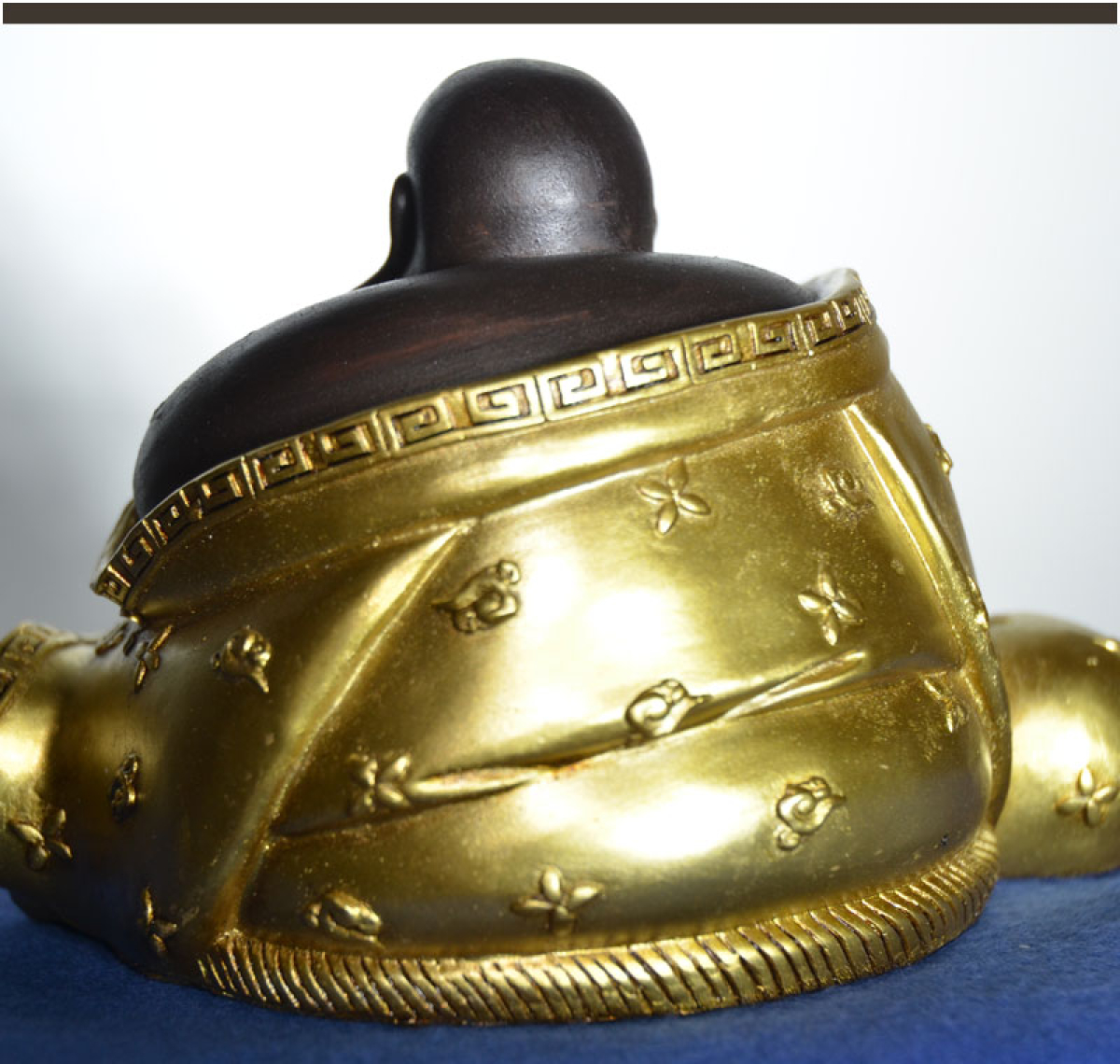 Lachender Buddha sitzend mit Geldsack Höhe 10 cm