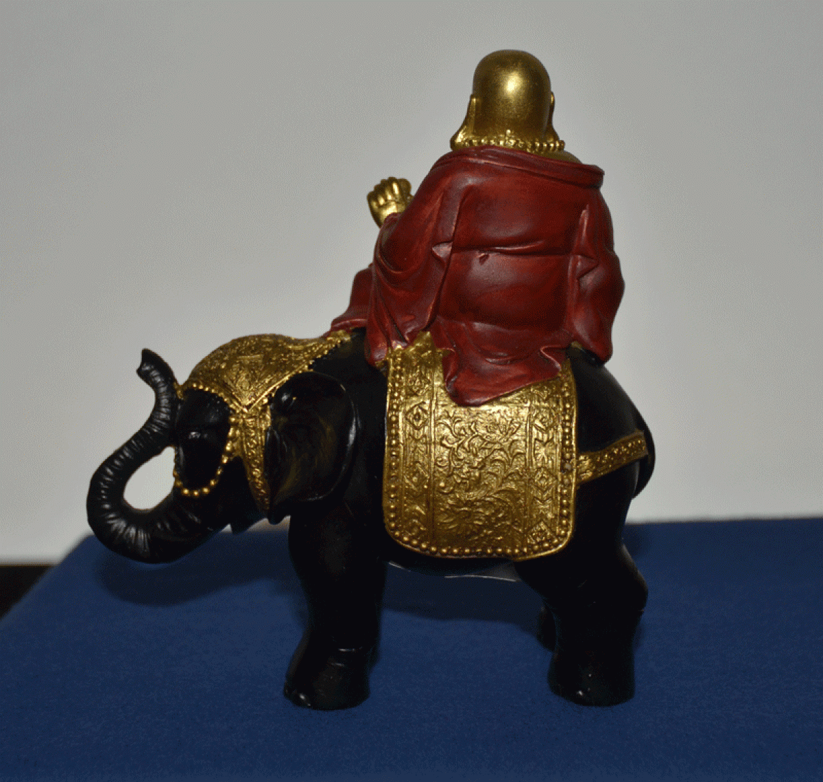 Lachender Buddha reitet auf Elefant (Figur 1) Höhe: 13,5 cm